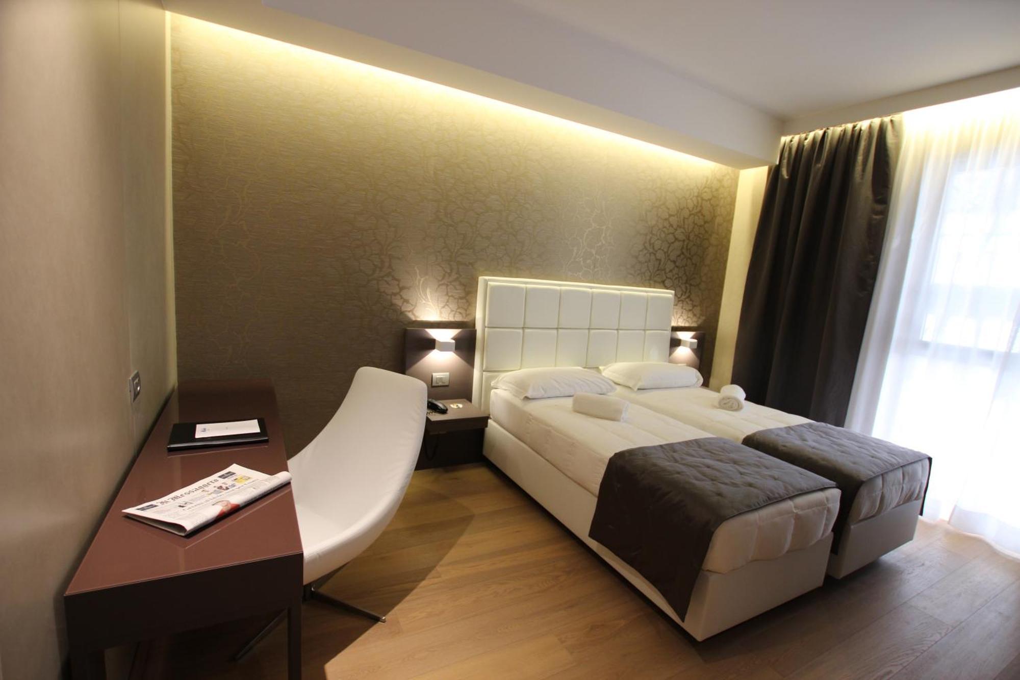 Mokinba Hotels Baviera Milan Room photo