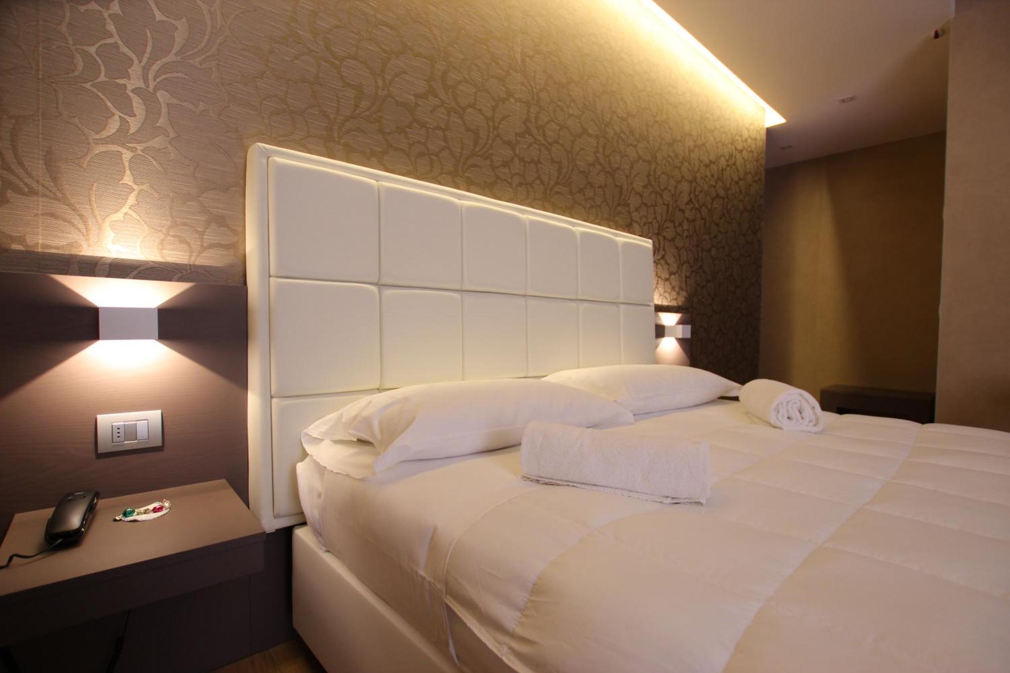 Mokinba Hotels Baviera Milan Room photo